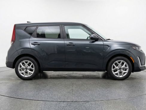 Used 2025 Kia Soul LX w/ LX Technology Package image 11