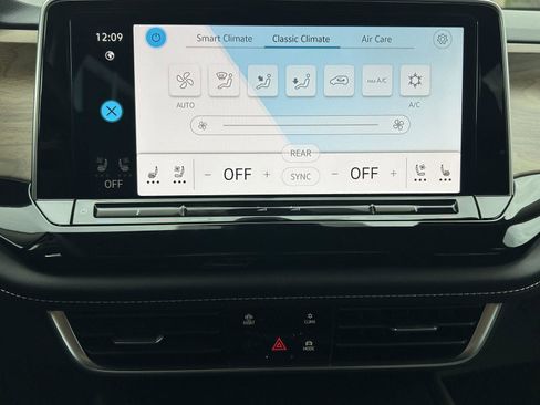 Used 2024 Volkswagen Atlas SE image 19