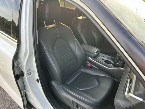 Used 2020 Toyota Highlander XLE FWD image 15