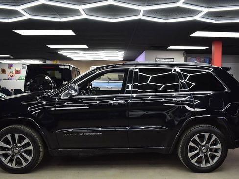 Used 2017 Jeep Grand Cherokee Overland image 2