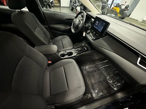 Used 2025 Toyota Corolla LE image 16
