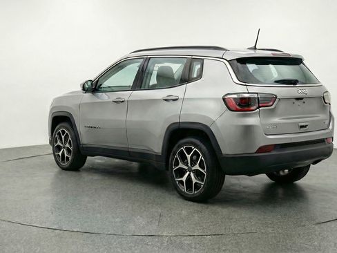 Used 2025 Jeep Compass Limited image 6
