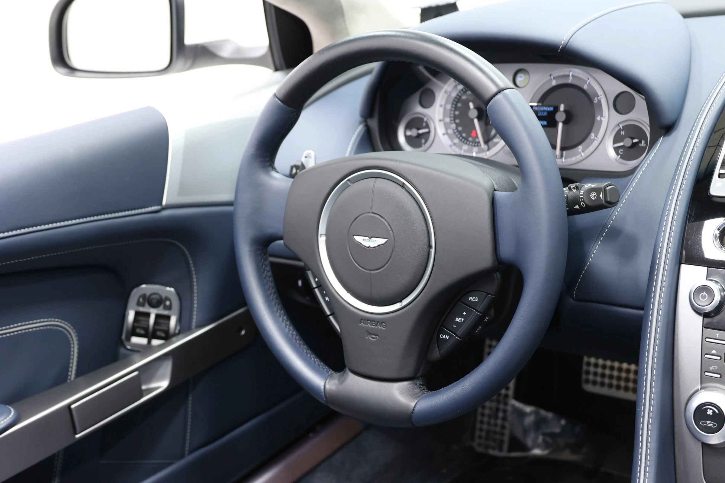 Used 2012 Aston Martin Virage Volante RWD image 85
