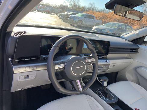 Certified 2025 Hyundai Kona SEL image 25