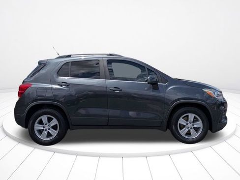 Used 2019 Chevrolet Trax LT FWD image 2