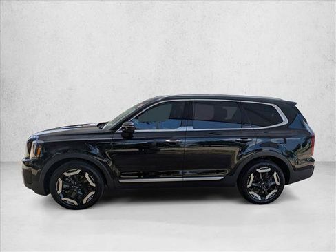 Used 2023 Kia Telluride S w/ S Sunroof Package FWD image 9