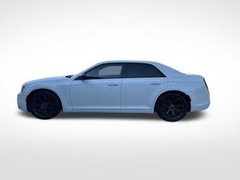 Used 2020 Chrysler 300 Touring w/ Sport Appearance Package RWD image 6