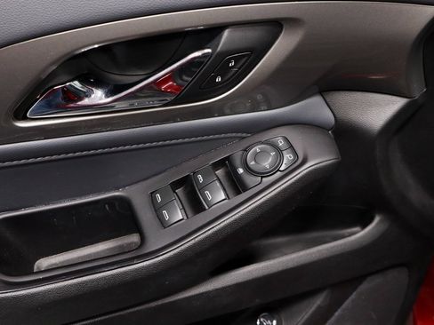 Used 2020 Chevrolet Traverse LT image 24