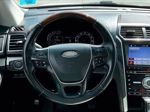 Used 2017 Ford Explorer Platinum AWD/4WD image 18