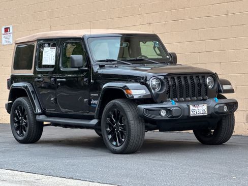 Used 2022 Jeep Wrangler Unlimited Sahara AWD/4WD image 9