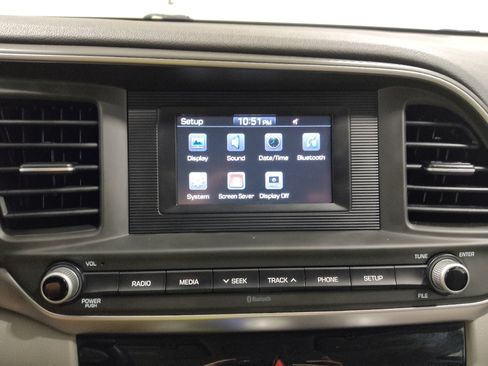 Used 2019 Hyundai Elantra SE FWD image 25