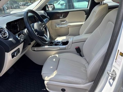 Used 2023 Mercedes-Benz GLB 250 image 4