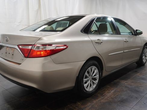 Used 2016 Toyota Camry LE FWD image 5