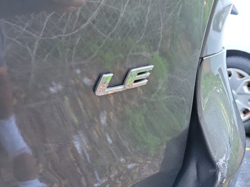 Used 2011 Toyota Sienna LE w/ Towing Pkg image 7