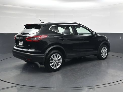 Used 2020 Nissan Rogue Sport SV FWD image 5