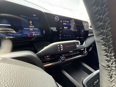 Used 2026 Chevrolet Equinox LT w/ Convenience Package II image 19