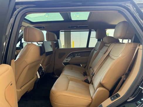 Used 2025 Land Rover Range Rover Long Wheelbase SE AWD/4WD image 23