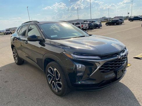 Used 2024 Chevrolet Trax RS w/ Sunroof Package image 4