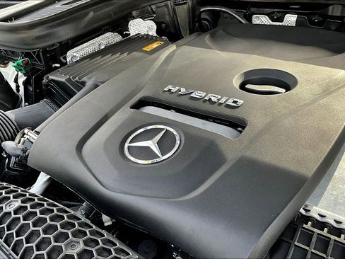 Used 2020 Mercedes-Benz GLC 350e 4MATIC image 32