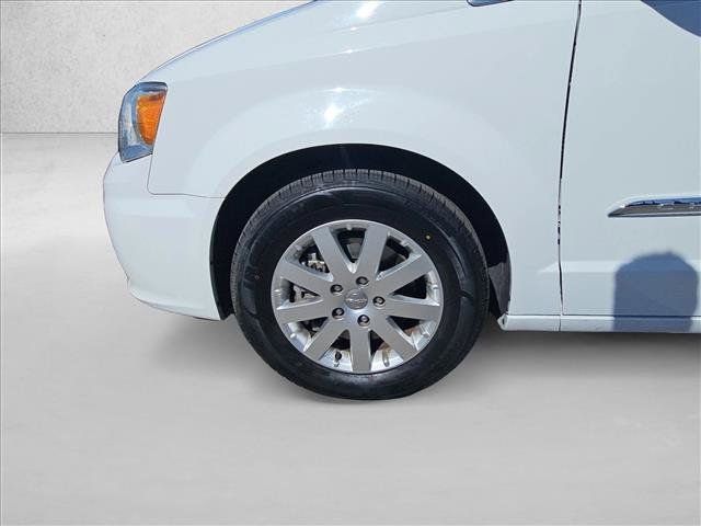 Used 2016 Chrysler Town & Country Touring FWD image 25