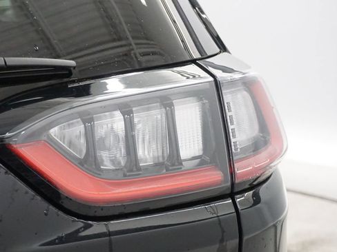 Certified 2019 Jeep Cherokee Latitude w/ Popular Appearance Group image 17