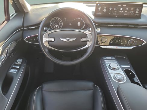 Used 2022 Genesis GV70 2.5T w/ Advanced Package image 13