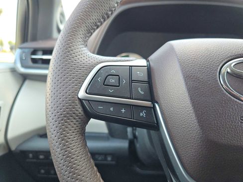 Certified 2024 Toyota Sienna Platinum FWD image 32