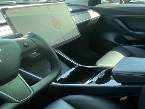 Used 2020 Tesla Model 3 Standard Range Plus RWD image 10