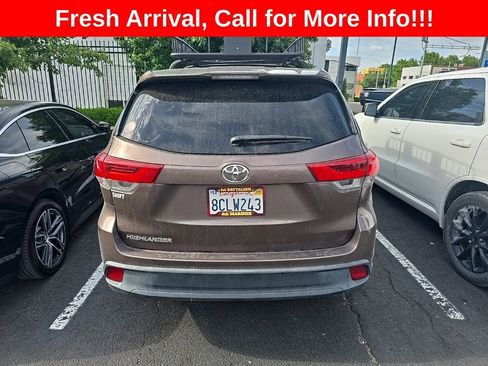 Used 2018 Toyota Highlander LE w/ Carpet Mat Package (TMS) FWD image 15