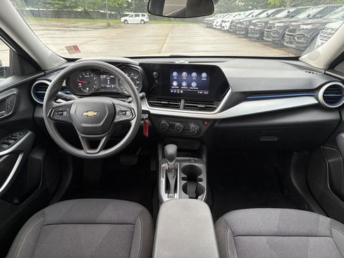 Used 2025 Chevrolet Trax LS FWD image 10