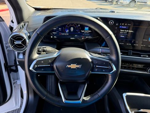 Used 2025 Chevrolet Equinox LT image 22