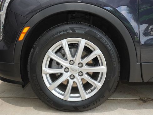 Used 2023 Cadillac XT4 Luxury w/ Cold Weather Package FWD image 8