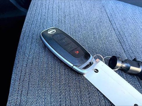 Certified 2023 Nissan Rogue SV image 13