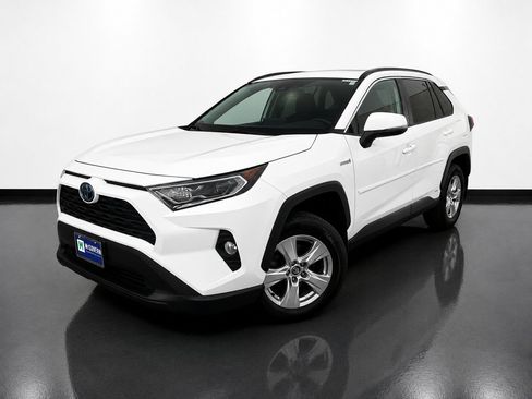 Used 2021 Toyota RAV4 XLE AWD/4WD image 1