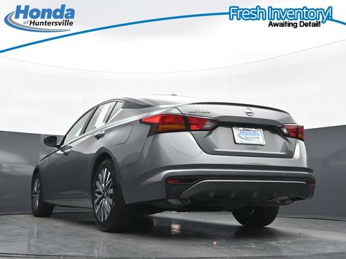Used 2025 Nissan Altima 2.5 SV FWD image 30
