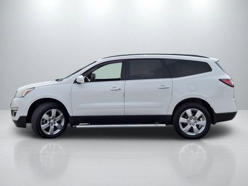 Used 2017 Chevrolet Traverse LT w/ Style and Technology Package FWD image 7