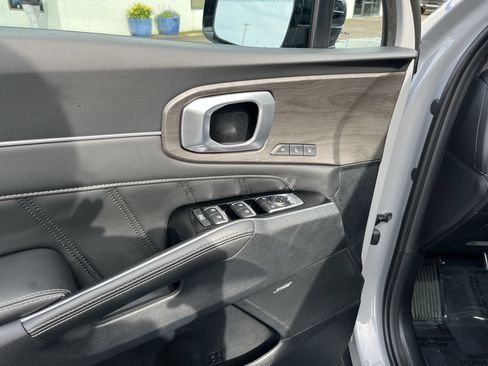 Used 2025 Kia Sorento SX Prestige image 16