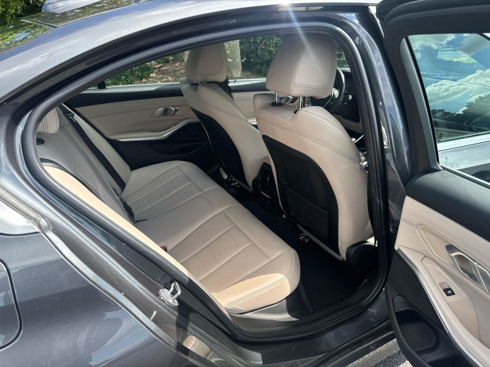 Used 2020 BMW 330i xDrive Sedan w/ Premium Package AWD/4WD image 32