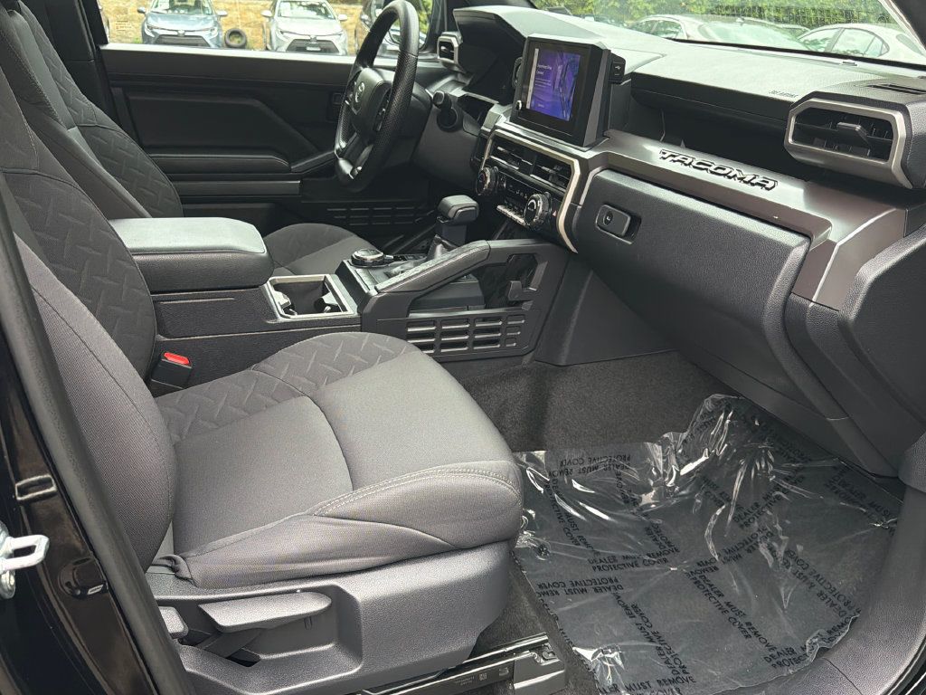 Used 2025 Toyota Tacoma SR5 AWD/4WD image 7