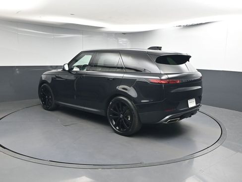 Used 2025 Land Rover Range Rover Sport SE AWD/4WD image 3