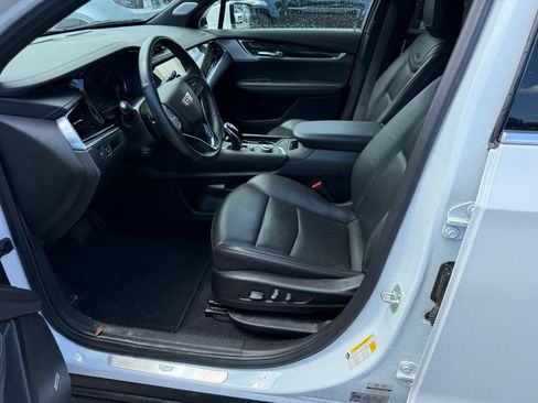 Used 2025 Cadillac XT6 Premium Luxury FWD image 13