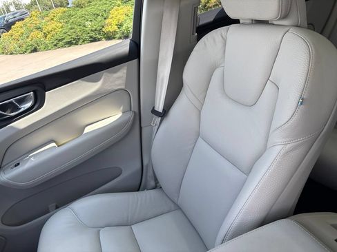 Certified 2025 Volvo XC60 T8 Plus w/ Protection Package Premier AWD/4WD image 28