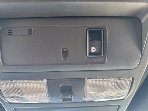 Used 2018 Nissan Titan SV w/ SV Convenience Package image 19