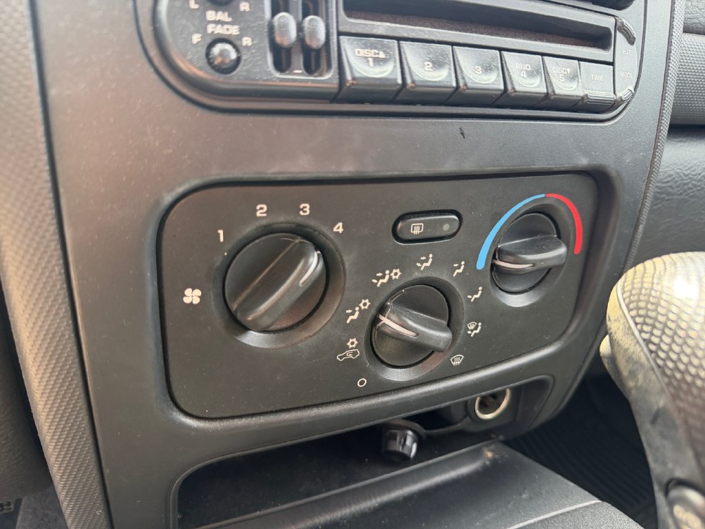 Used 2003 Jeep Liberty Sport AWD/4WD image 27