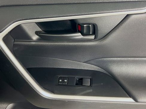 Used 2020 Toyota RAV4 LE image 31