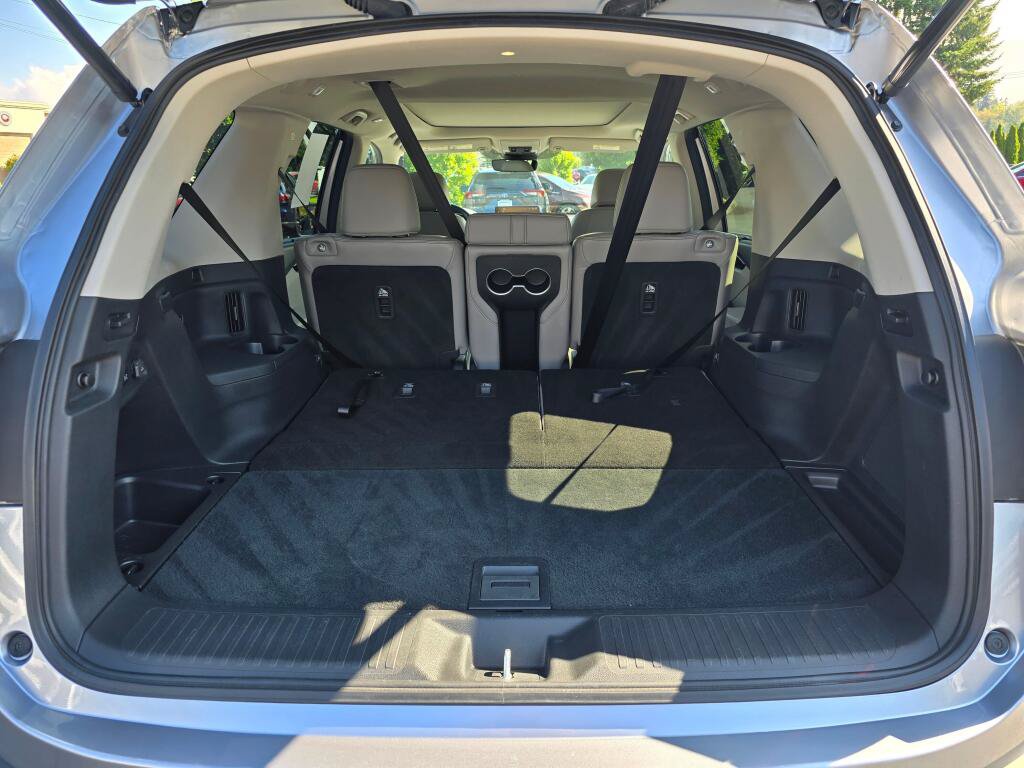 Certified 2025 Honda Pilot Touring image 5
