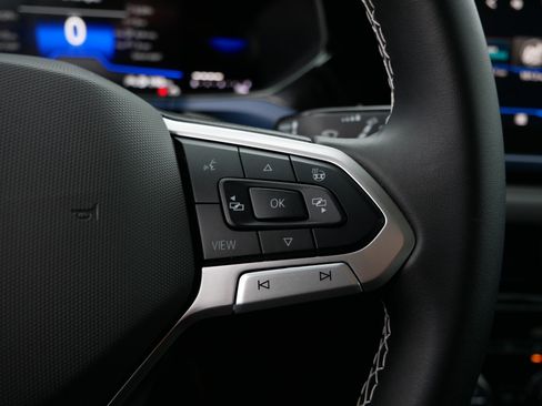 Used 2024 Volkswagen Taos SE w/ Panoramic Sunroof Package image 30