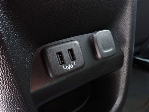 Used 2022 Chevrolet Colorado LT w/ Safety Package image 12