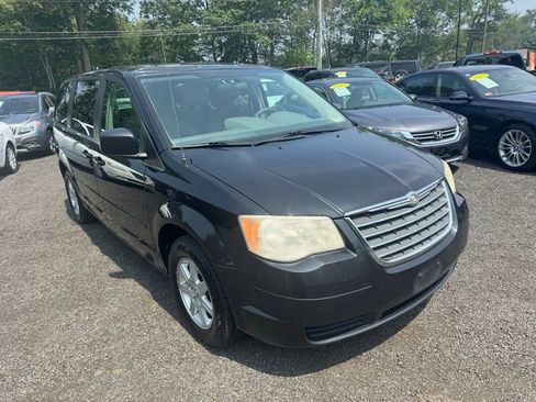 Used 2010 Chrysler Town & Country LX image 9