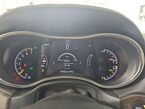 Used 2014 Jeep Grand Cherokee Limited w/ Luxury Group II AWD/4WD image 25